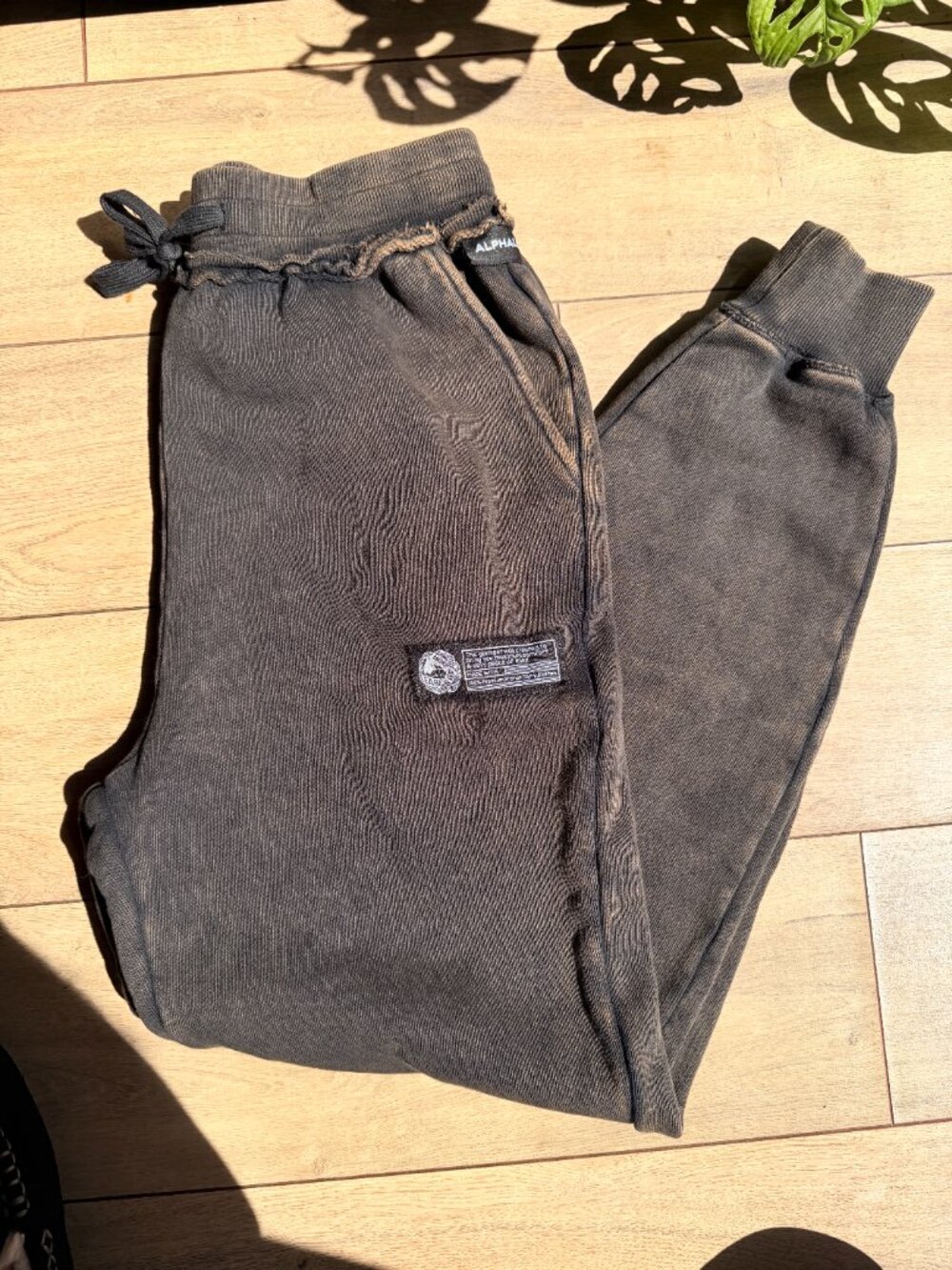 Alphalete Faded Joggers – Washed Grey Premium Quality